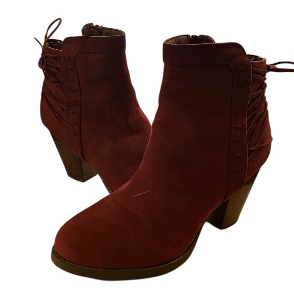 Shoe Dazzle Yolinda Ankle Booties 7.5 Red Maroon Side Zip Faux Suede Tiny Flaw